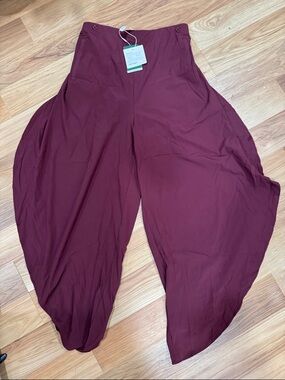 HALARA Wide-Leg Draped angled Capri in Deep Wine
